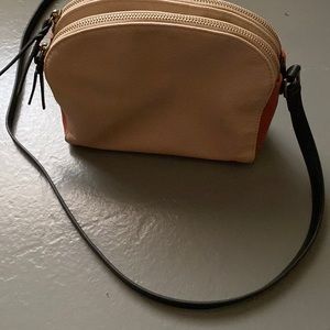 Women crossbody no stains,rips soft leather tan, brown,black trim on the sides.